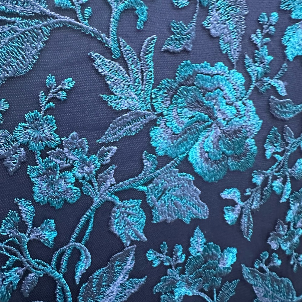 TADASHI SHOJI - QARA EMBROIDERED GOWN - Picture 5 of 5
